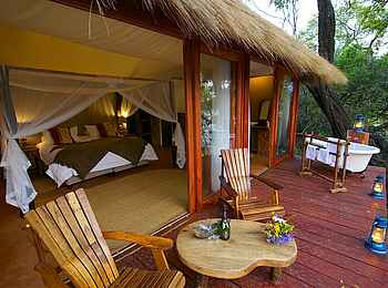 Mukambi Safari Lodge: Gemütliche Terrasse Mukambi Safari Lodge: Gemütliche Terrasse