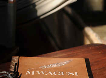 Mwagusi Safari Camp: Briefing-Mappe