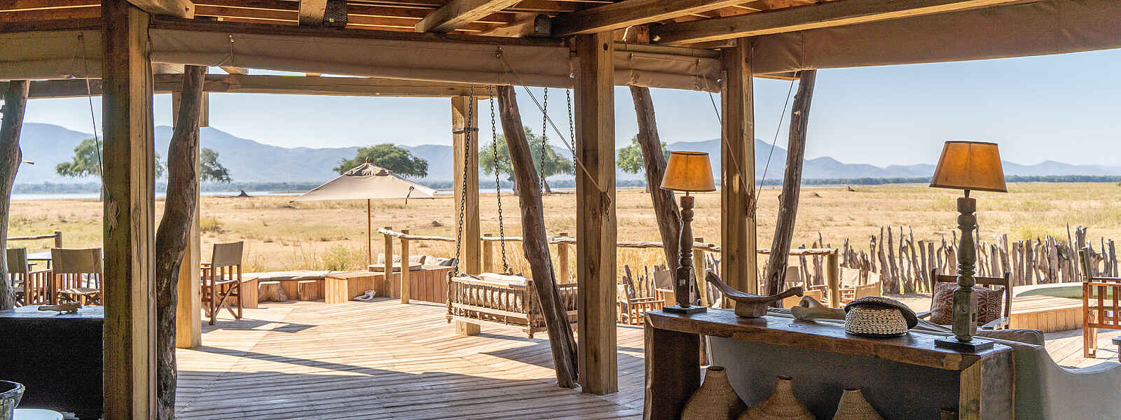 Nyamatusi Mahogany: Die großzügig gestaltete Lounge Nyamatusi Mahogany: Die großzügig gestaltete Lounge