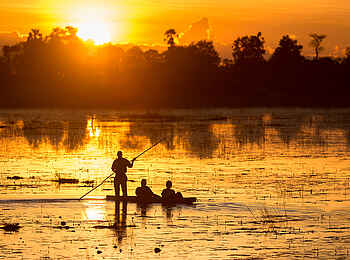 Pelo Camp: Sonnenuntergang über weiten Wasserflächen Pelo Camp: Sonnenuntergang über weiten Wasserflächen
