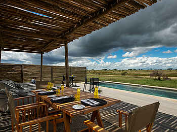 The Retreats at Namiri Plains Camp: Auf der Terrasse The Retreats at Namiri Plains Camp: Auf der Terrasse