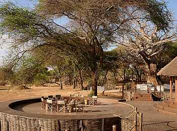 Sanctuary Swala: Bar, Terrasse und Boma