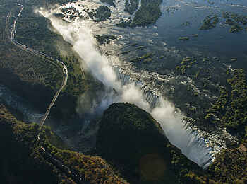 Toka Leya Camp: Die Victoriafälle aus der Vogelperspektive Toka Leya Camp: Die Victoriafälle aus der Vogelperspektive