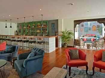 Latitude 0: Bar und Lounge Latitude 0: Bar und Lounge