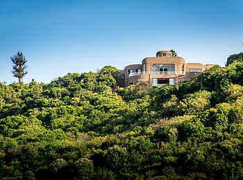 Mara Serena Safari Lodge: Die Hauptlodge mit Terrasse Mara Serena Safari Lodge: Die Hauptlodge mit Terrasse