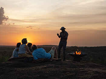 Charlie Serengeti Safari Camp: Feuer mit Geschichten