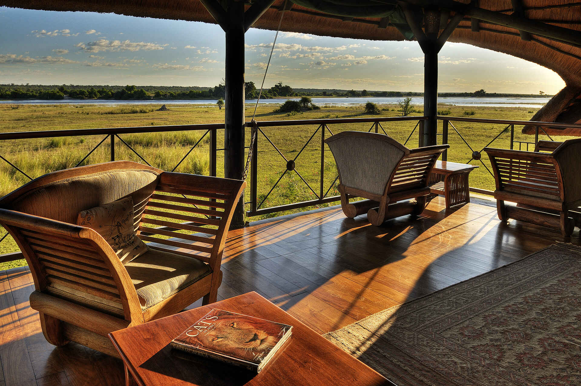 Caprivi Floodplains, Caprivi Strip, Caprivi-Streifen, Chobe National Park, Chobe River, Chobe Savanna Lodge, Desert & Delta, Elefanten, Kasane, Namibia, Thatched Roof, Lounge, Sessel, Air Conditioning