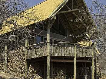 Ongava Lodge: Gästechalet am Hang Ongava Lodge: Gästechalet am Hang