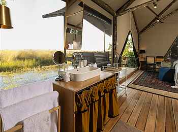 Shinde Footsteps: Im Gästezelt Shinde Footsteps: Im Gästezelt