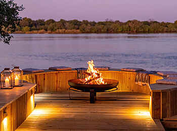 Victoria Falls Hippo Creek Villa: Eine Feuerstelle direkt am Ufer des Zambezis