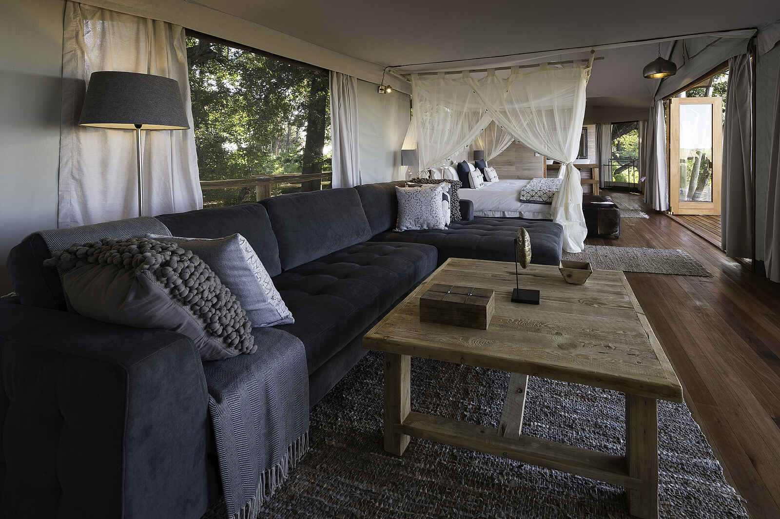 Kwetsani Camp: Wohnzimmer im Treehouse Chalet Kwetsani Camp: Wohnzimmer im Treehouse Chalet