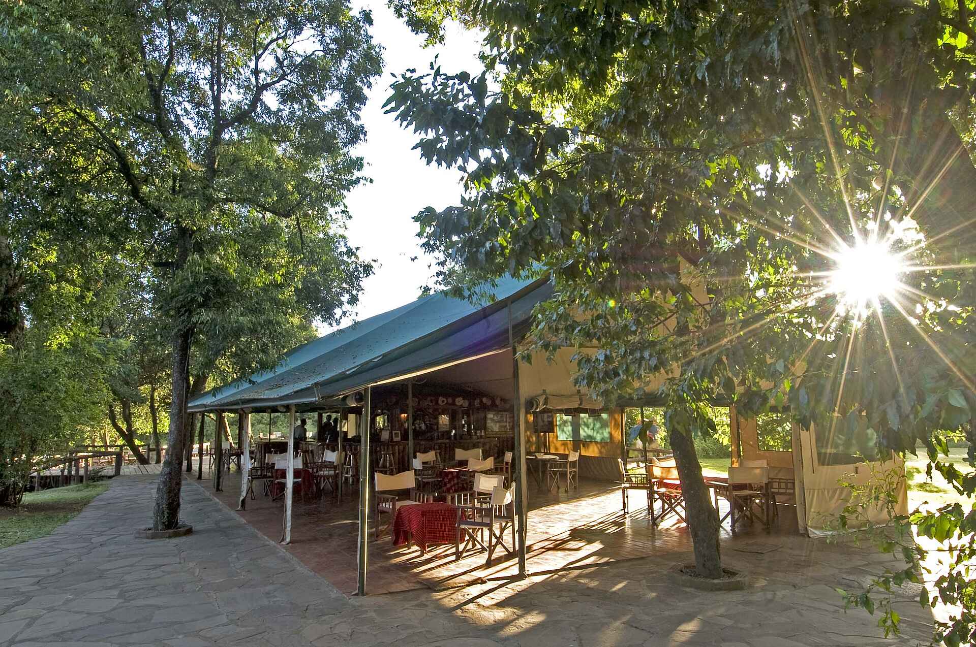 afrikarma, afrikarma Safaris, Afrikarma Safaris - Wildnis.Hautnah., afrikarma.de, Masai Mara, Gemeinschaftszelt, Mittagessen, Speisesaal