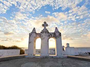 Ibo Island Lodge: Ehemalige Festung mit schönem Himmel