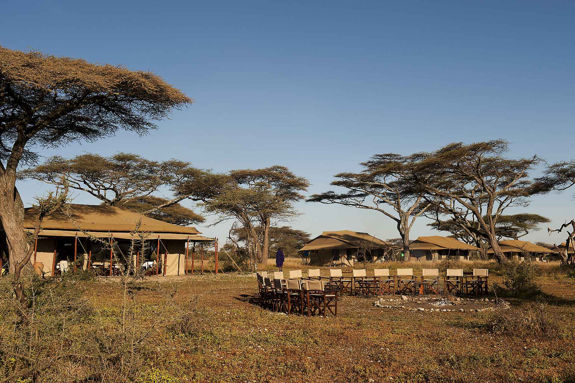 Ndutu Kati Kati Tented Camp: Das Hauptzelt mit offener Feuerstelle ndutu kati kati tented camp, serengeti nationalpark, tanganyika wilderness camps, hauptzelt, offene feuerstelle, afrikarma, afrikarma safaris, afrikarma safaris - wildnis. hautnah., afrikarma.de