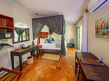 Shongwe Lookout Lodge: Studio Room Blick hinein