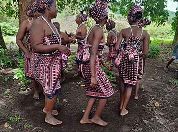 Soroi Lions Bluff Lodge: Traditioneller Tanz