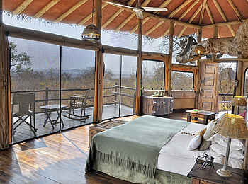 Tarangire Treetops: Große Schlafzimmer