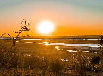 Tlouwana Camp: Sonnenuntergang am Chobe Tlouwana Camp: Sonnenuntergang am Chobe