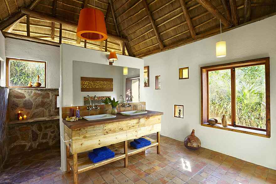 Volcanoes Bwindi Lodge: Badezimmer Volcanoes Bwindi Lodge: Badezimmer