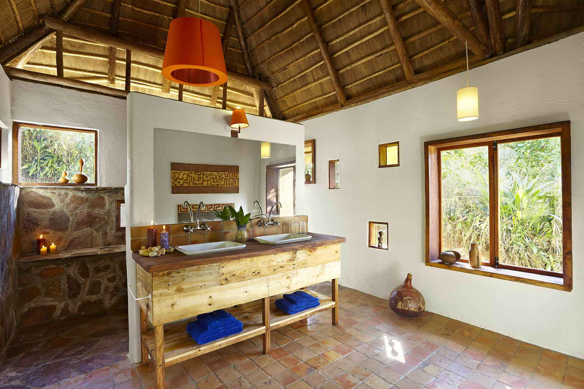 Volcanoes Bwindi Lodge: Badezimmer