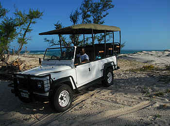 Azura Marlin Beach: Geländewagen für die Inselrundfahrt