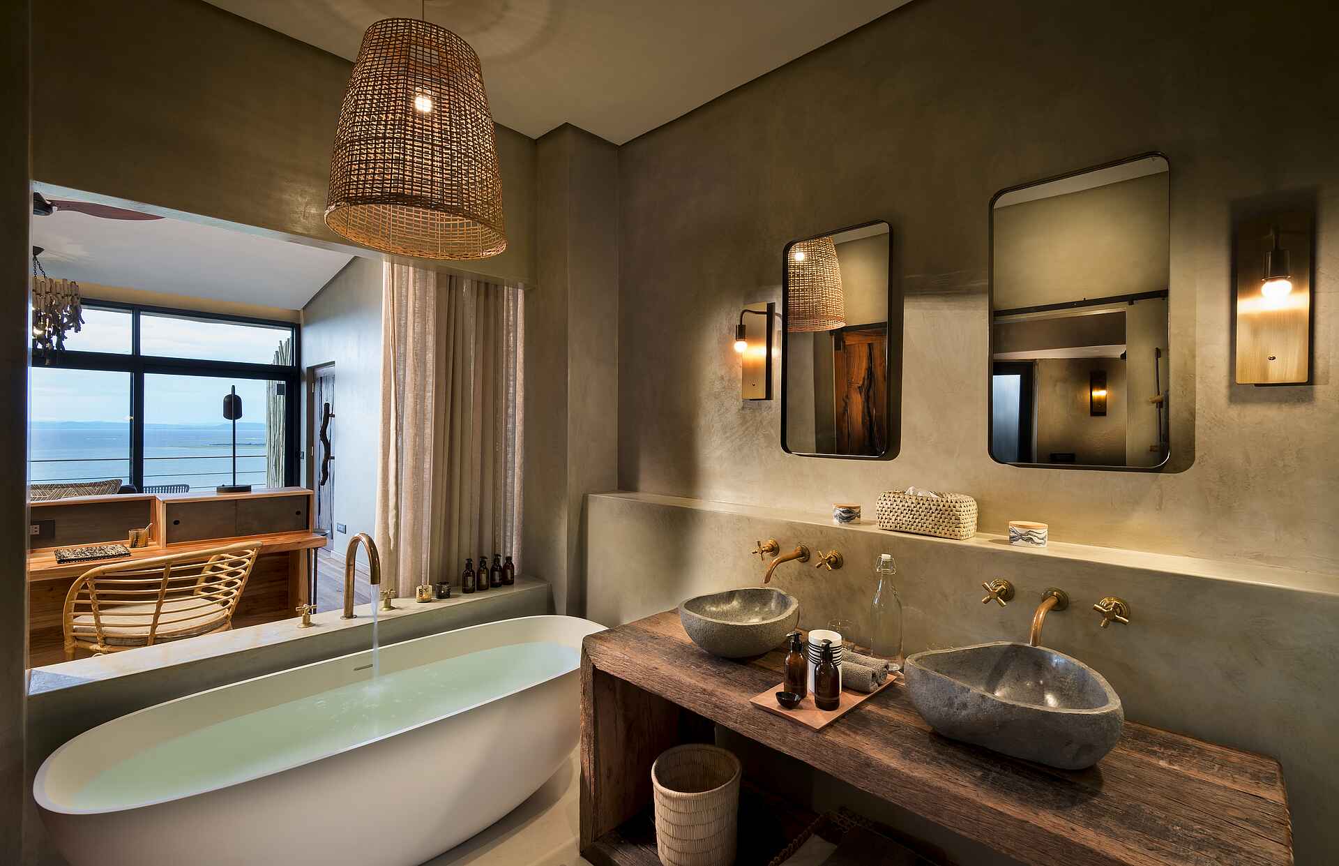 Bumi Hills Safari Lodge: Lake View Suite - Gästebad