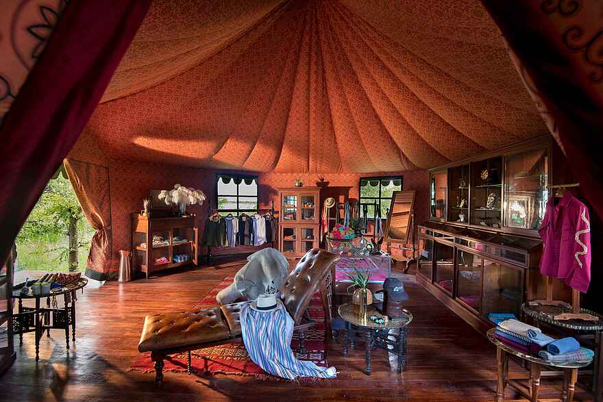 Jack's Camp: Souvenirshop Jack's Camp: Souvenirshop