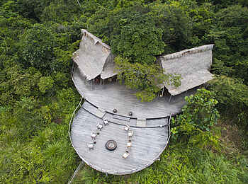 Lango Camp: Die Hauptlodge mit Boma von oben Lango Camp: Die Hauptlodge mit Boma von oben