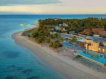 Time + Tide Miavana: Piazza im Abendlicht