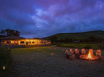Dunia Camp: Abendstimmung am Lagerfeuer Dunia Camp: Abendstimmung am Lagerfeuer