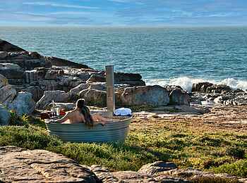 GweGwe Beach Lodge: Exklusive Hot Tub an der Küste