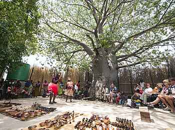 Ichingo Chobe River Lodge: Ein Dorf Besuch Ichingo Chobe River Lodge: Ein Dorf Besuch