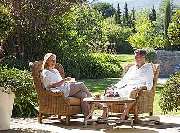 La Cle des Montagnes: Nachmittagstee auf der Veranda der Villa Le Manoir La Cle des Montagnes: Nachmittagstee auf der Veranda der Villa Le Manoir