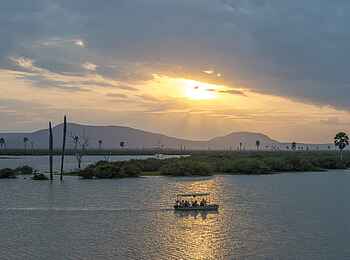 Lake Manze Camp: Abends auf dem See Lake Manze Camp: Abends auf dem See