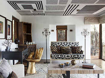 Molori Safari Lodge: Lounge der Sephiri Family Premier Suite