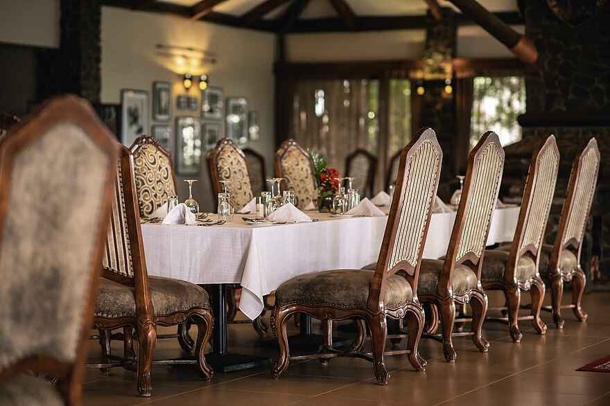 Ngorongoro O'ldeani Mountain Lodge: Gedeckter Dinnertisch Ngorongoro O'ldeani Mountain Lodge: Gedeckter Dinnertisch