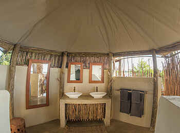 Three Rivers Camp: En-suite Bad