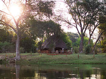 Tsika Island Canoeing Camp: Hauptgebäude Tsika Island Canoeing Camp: Hauptgebäude