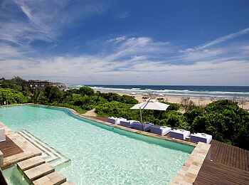 White Pearl Resorts: Poolanlage