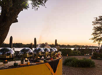 David Livingstone Safari Lodge: Buffet am Abend David Livingstone Safari Lodge: Buffet am Abend