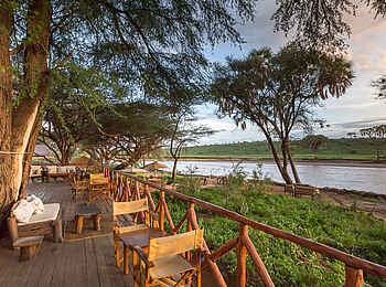 Elephant Bedroom Camp: Veranda am Ewaso Nyiro River