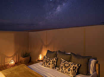 Kwessi Dunes Lodge: Skybed mit Milchstraße
