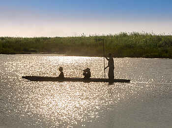 Linyanti Expeditions: Glitzerndes Wasser Linyanti Expeditions: Glitzerndes Wasser