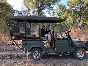 North Luangwa River Lodge and Camp: Geländefahrzeug North Luangwa River Lodge and Camp: Geländefahrzeug