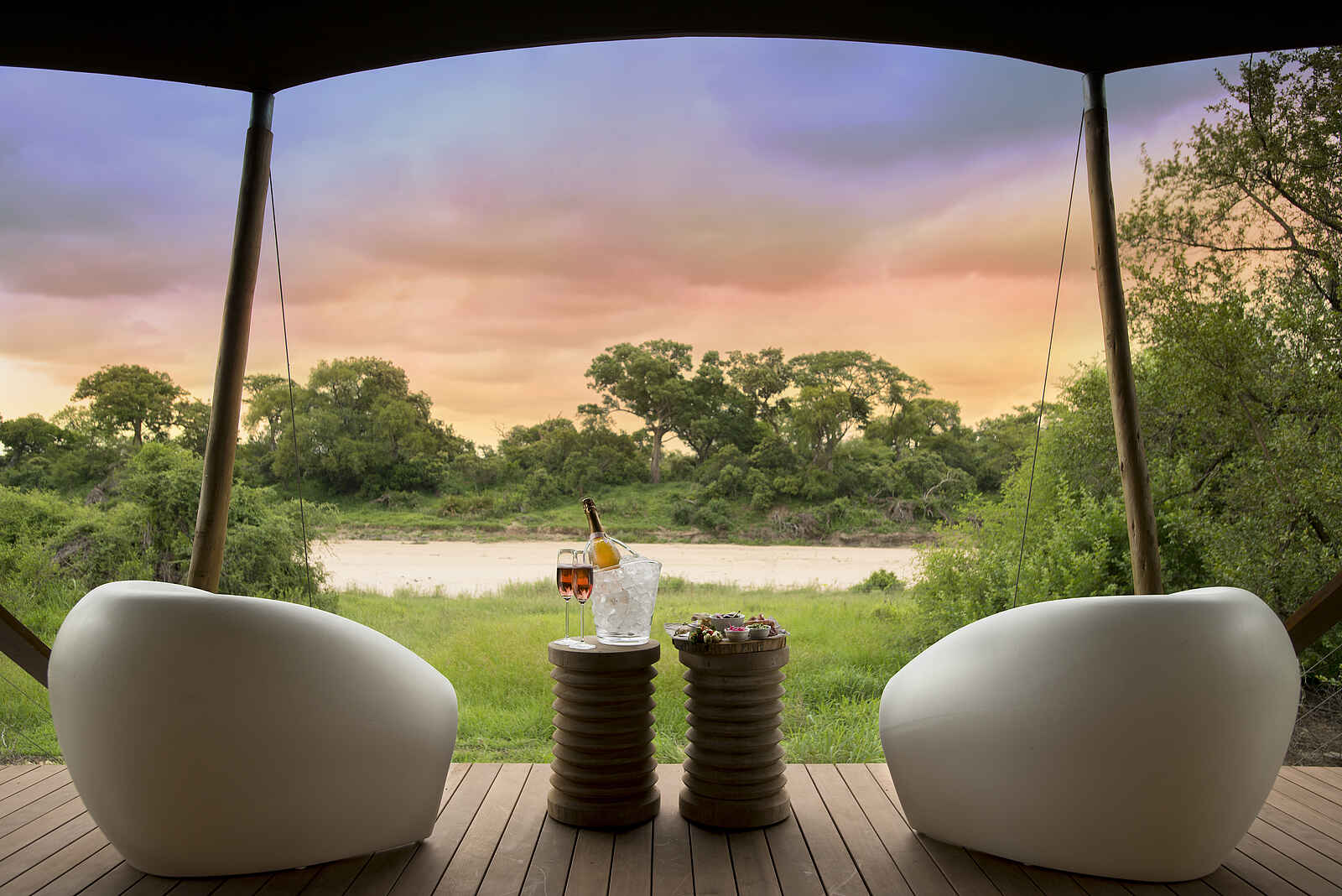 &Beyond Ngala Tented Camp: Veranda mit Ausblick &Beyond Ngala Tented Camp: Veranda mit Ausblick
