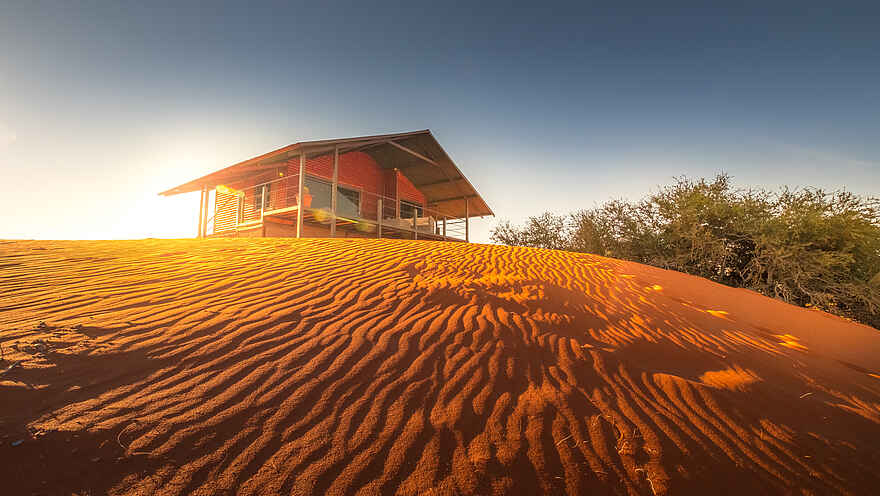 Bagatelle Kalahari Game Ranch: Blick auf ein Dune Chalet Bagatelle Kalahari Game Ranch: Blick auf ein Dune Chalet