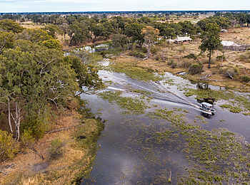 Duba Explorers Camp: Lage am Wasser im Okavangodelta
