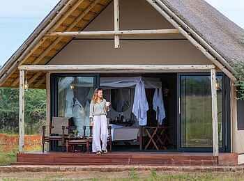 Kambaku Safari Lodge: Blick in das Safarizelt