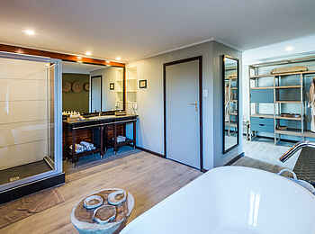 Kariega Ukhozi Lodge: Im Bad Kariega Ukhozi Lodge: Im Bad