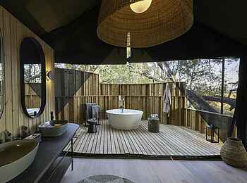 Kiri Camp: Das Badezimmer Kiri Camp: Das Badezimmer